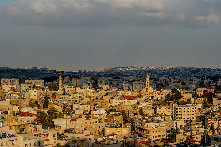 Blick auf das Zentrum von Beit Sahour in Richtung Jordantal (TellerOfJade/Shutterstock.com)
