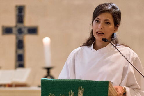 Ordination von Sally Azar als erste Pfarrerin Palästinas